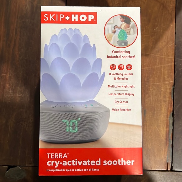 Skip Hop Other - Skip Hop cry-activated soother sound machine.